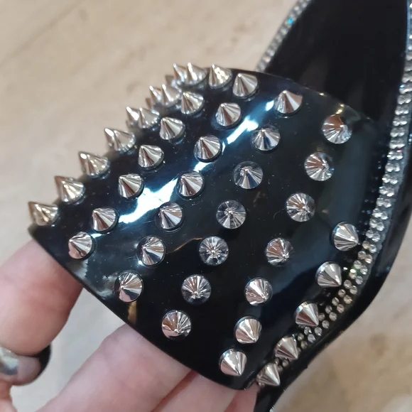 Stunning Wild Diva Lounge Studded Rhinestone Slides - Picture 10 of 10